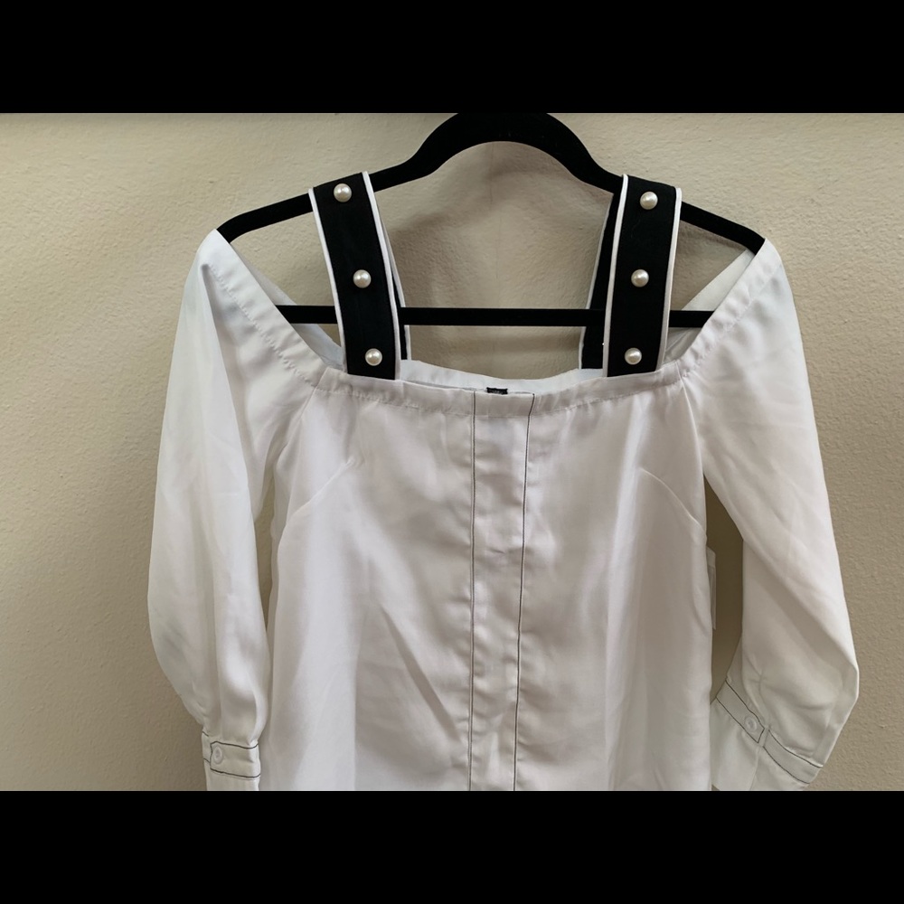 Design Lab Lord & Taylor White Cold Shoulder Top